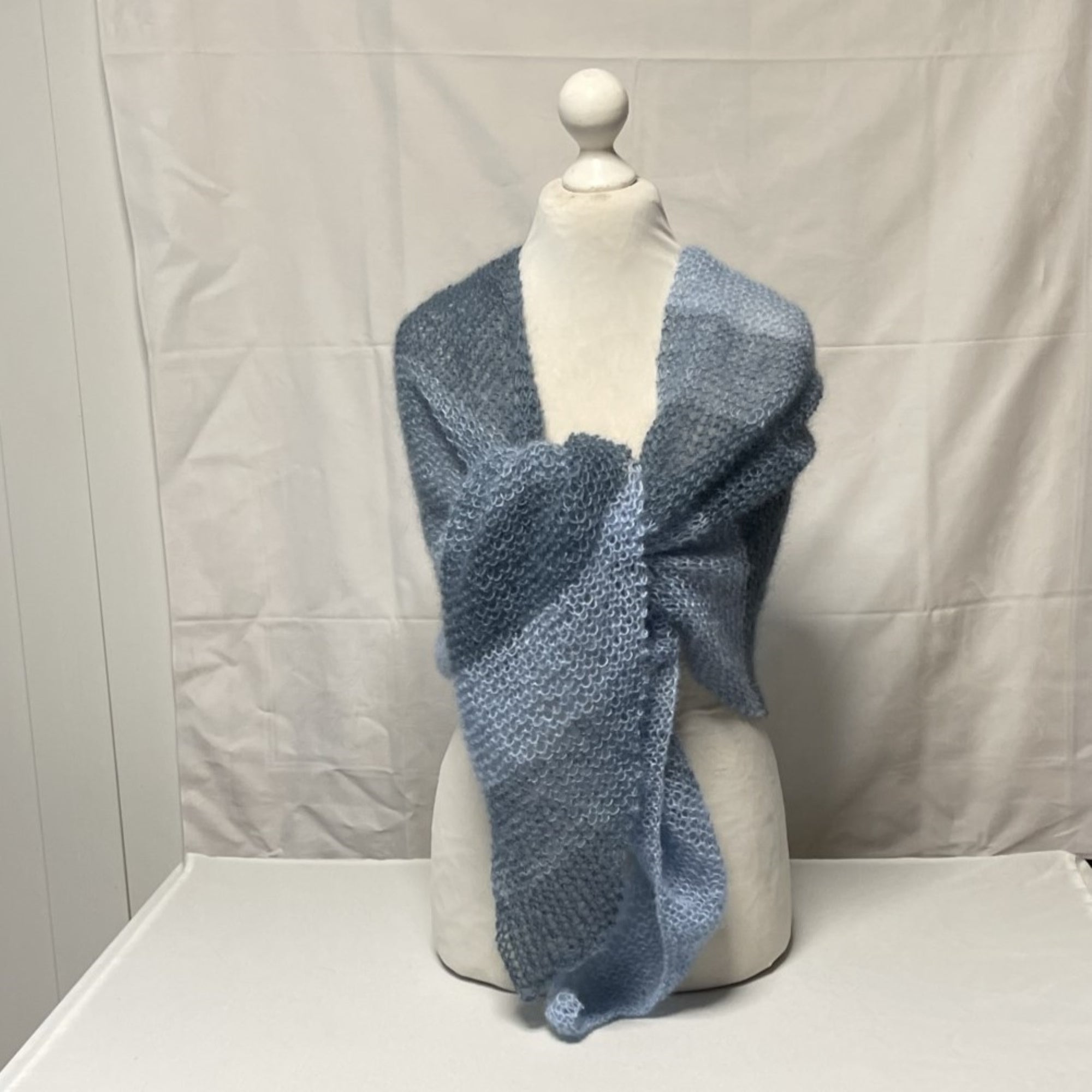 Topas in Harmonie mit Hellblau