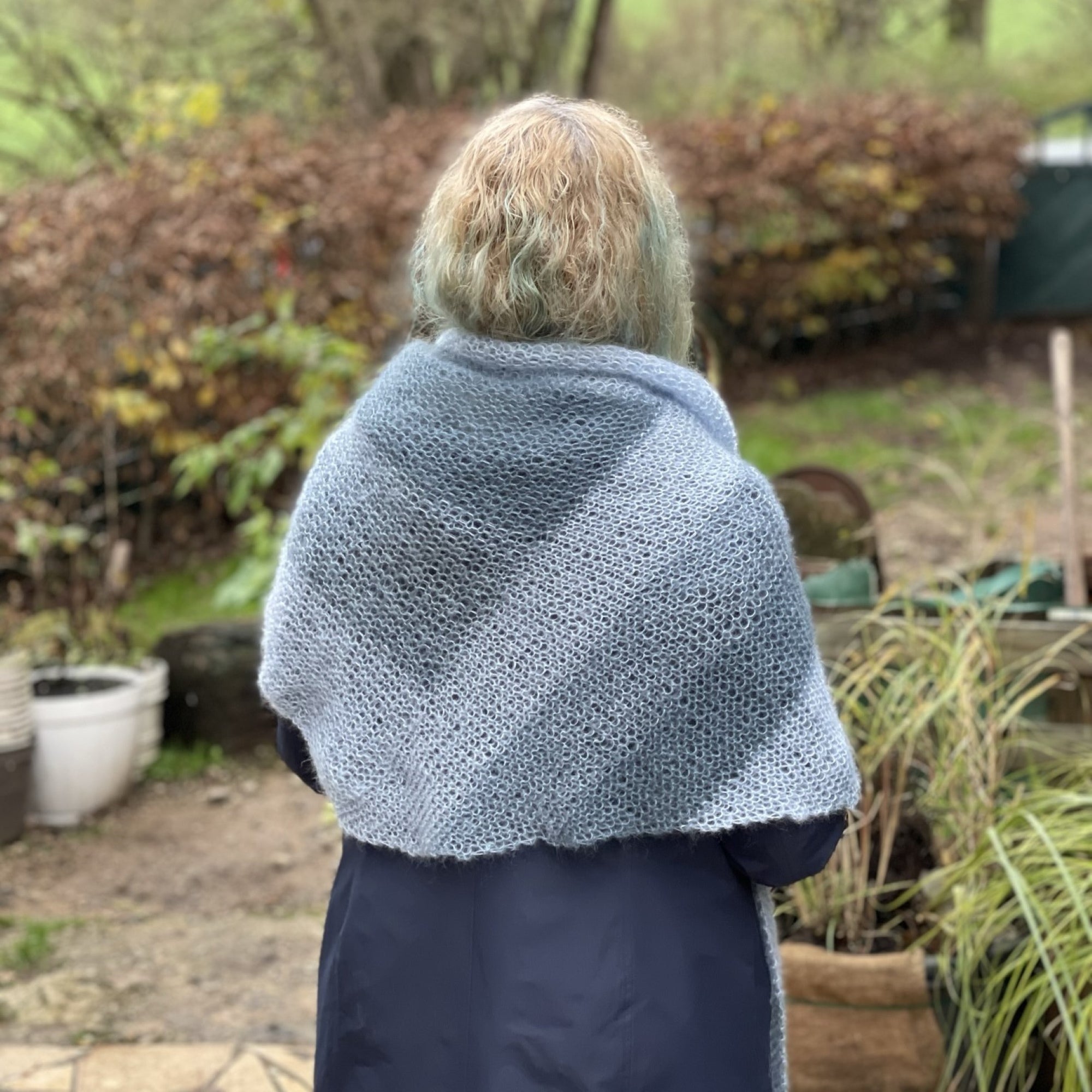 Topas in Harmonie mit Hellblau