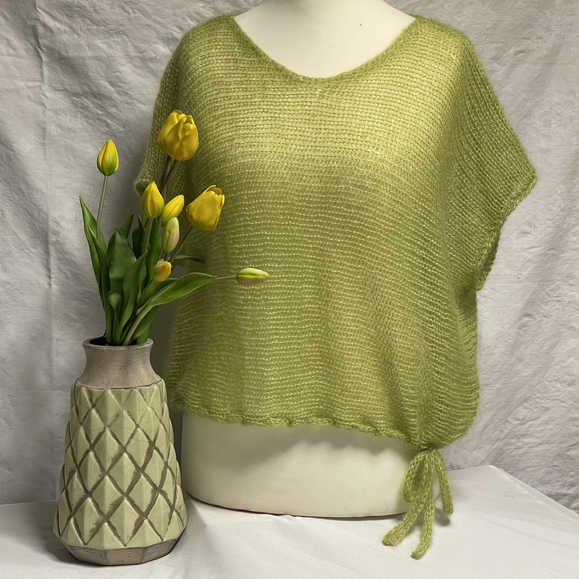Quergestrickter Pullunder mit Band Größe II