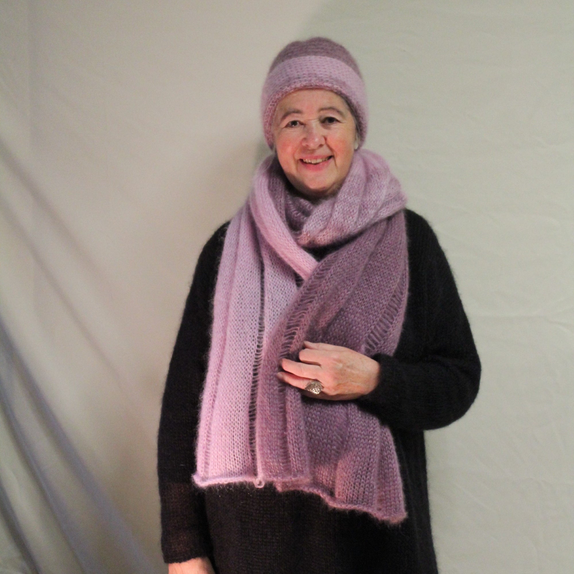 Schal in Rosa und Mauve mit Lochmuster