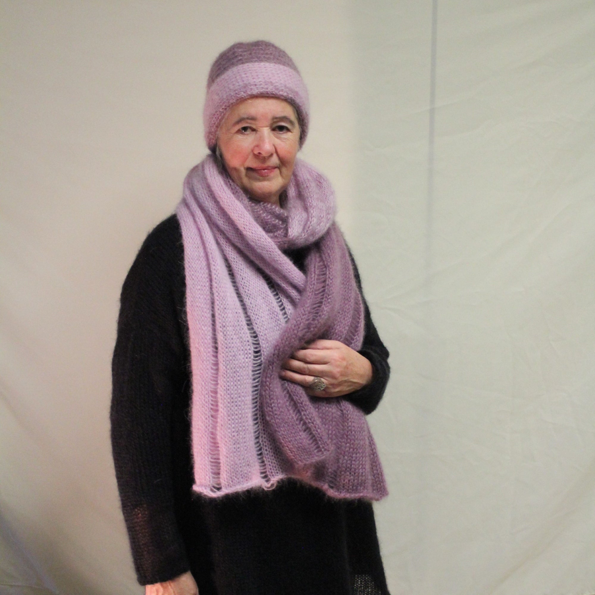 Schal in Rosa und Mauve mit Lochmuster