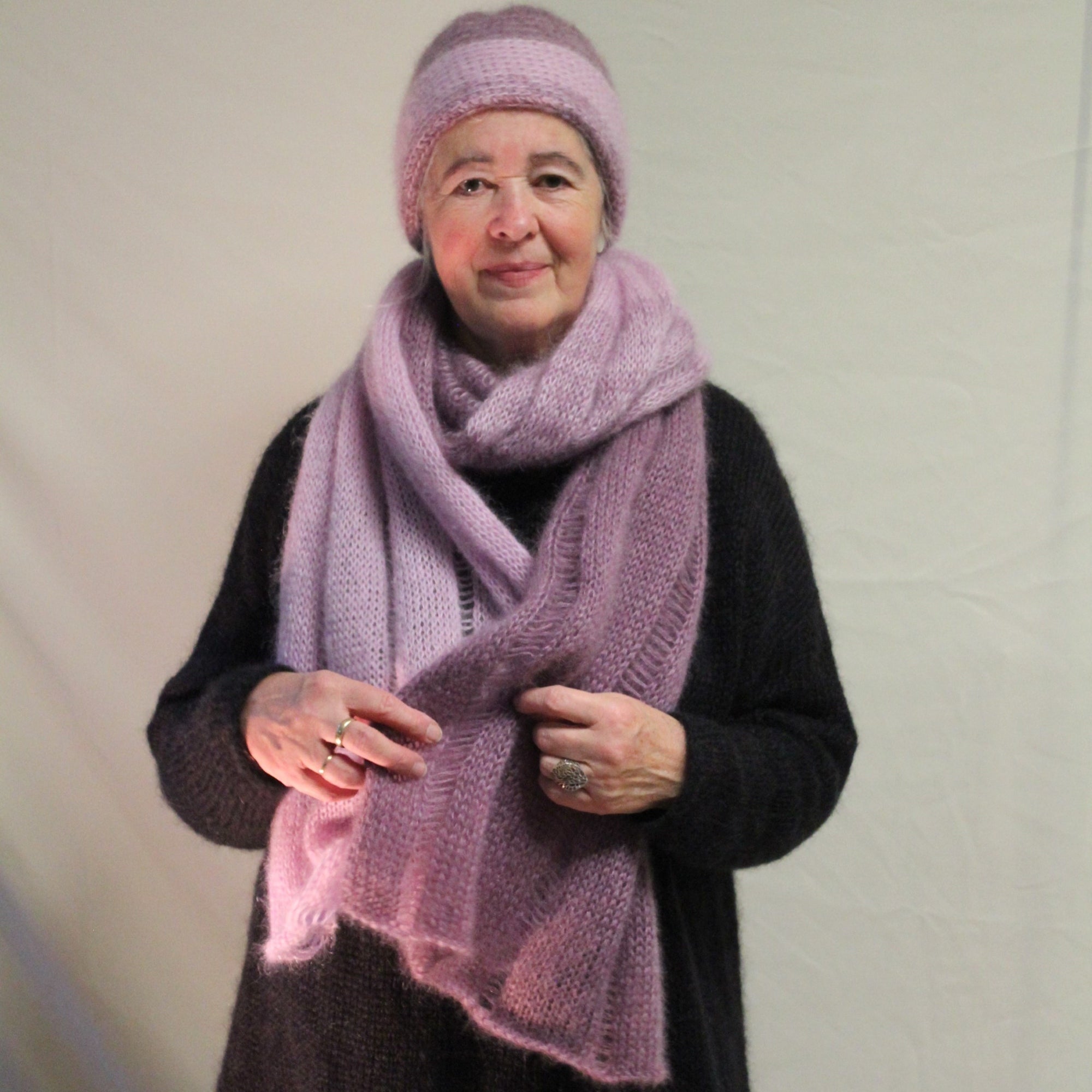 Schal in Rosa und Mauve mit Lochmuster