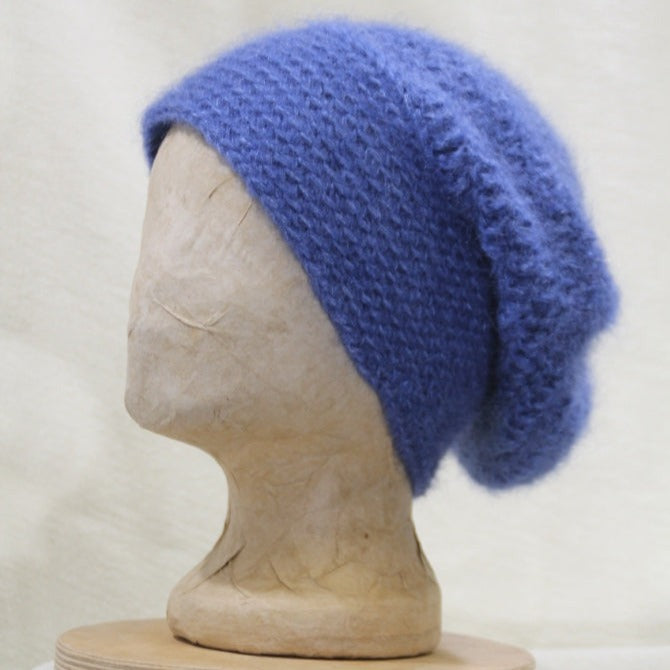 Handgehäkelte Mütze aus Mohair mit Seide in Taubenblau
