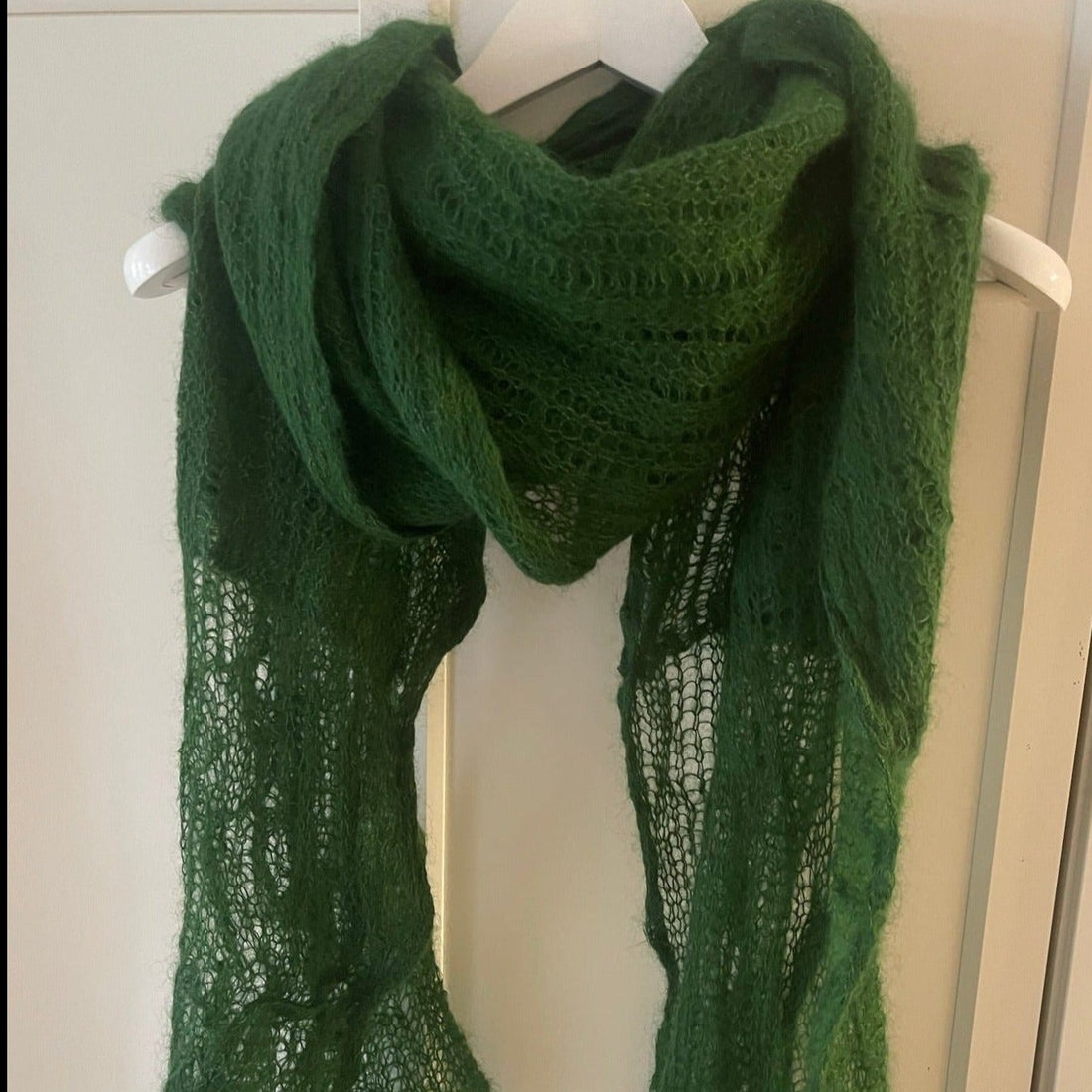 Gefilzter Schal Dunkelgrün