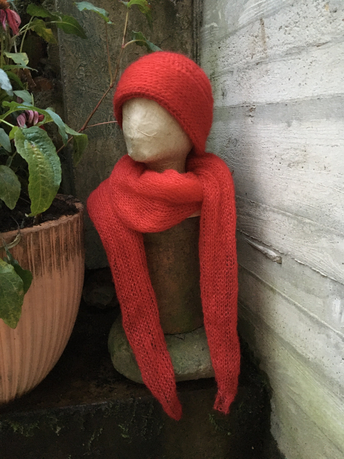 Mütze und Schal Kirschrot